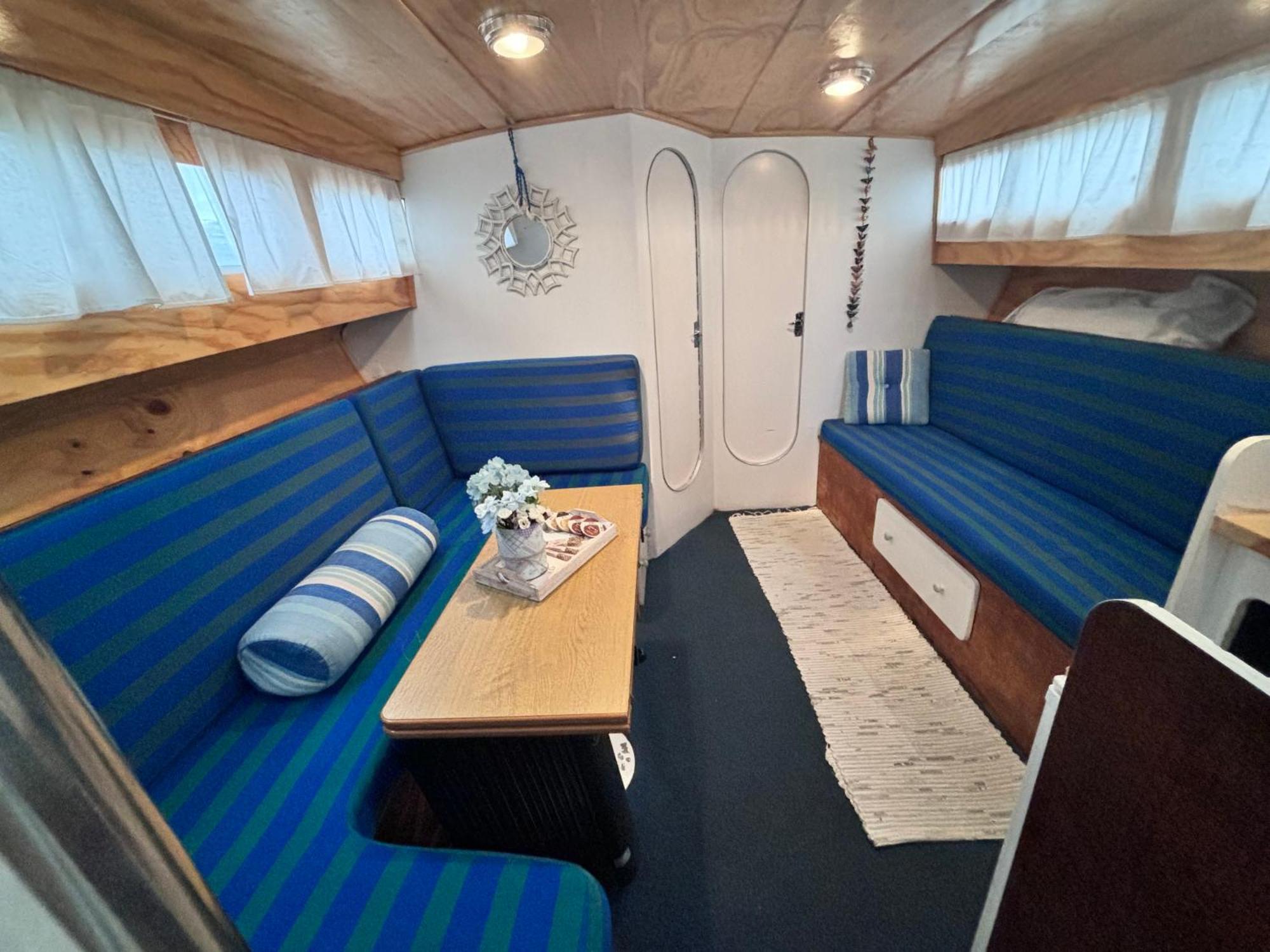 Wonderful Boat For Families And Friends Hotel ซานต์อาเตรียเดเบซอซ ภายนอก รูปภาพ